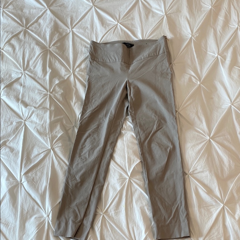 Le Chateau - women’s pale khaki, size 8